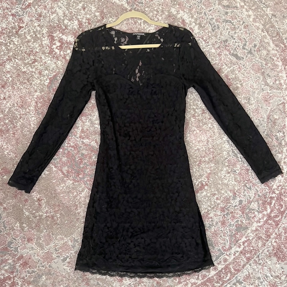 Long-sleeved Backless Lace Dress